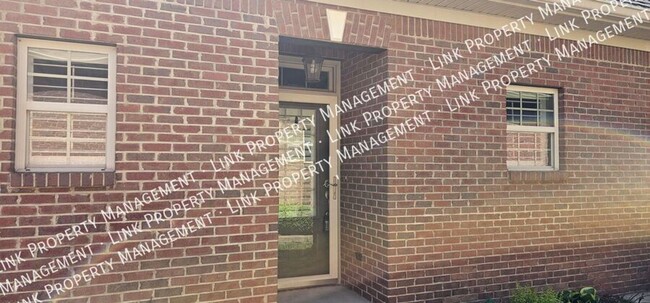 Building Photo - Don't Miss this 3/2 in Hixson for $2000 in...