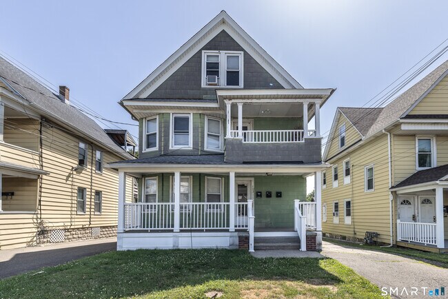Building Photo - 793 Brewster St