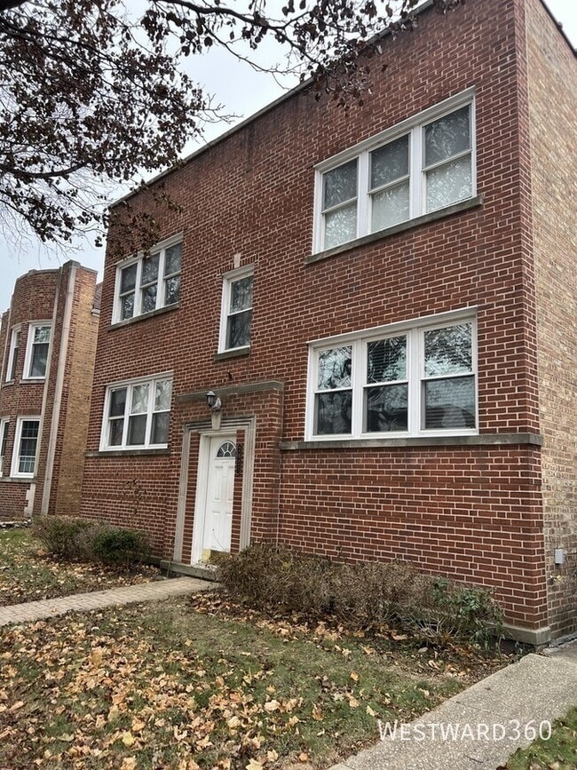 Building Photo - 2821 W Summerdale-2E