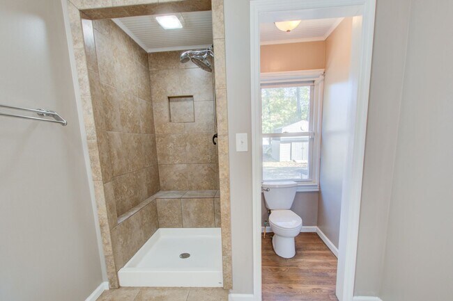 Building Photo - 200 Cynthia Dr