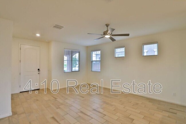 Building Photo - 5216 S 16th Pl