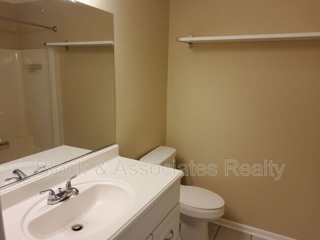 Building Photo - 185 Forest View Dr