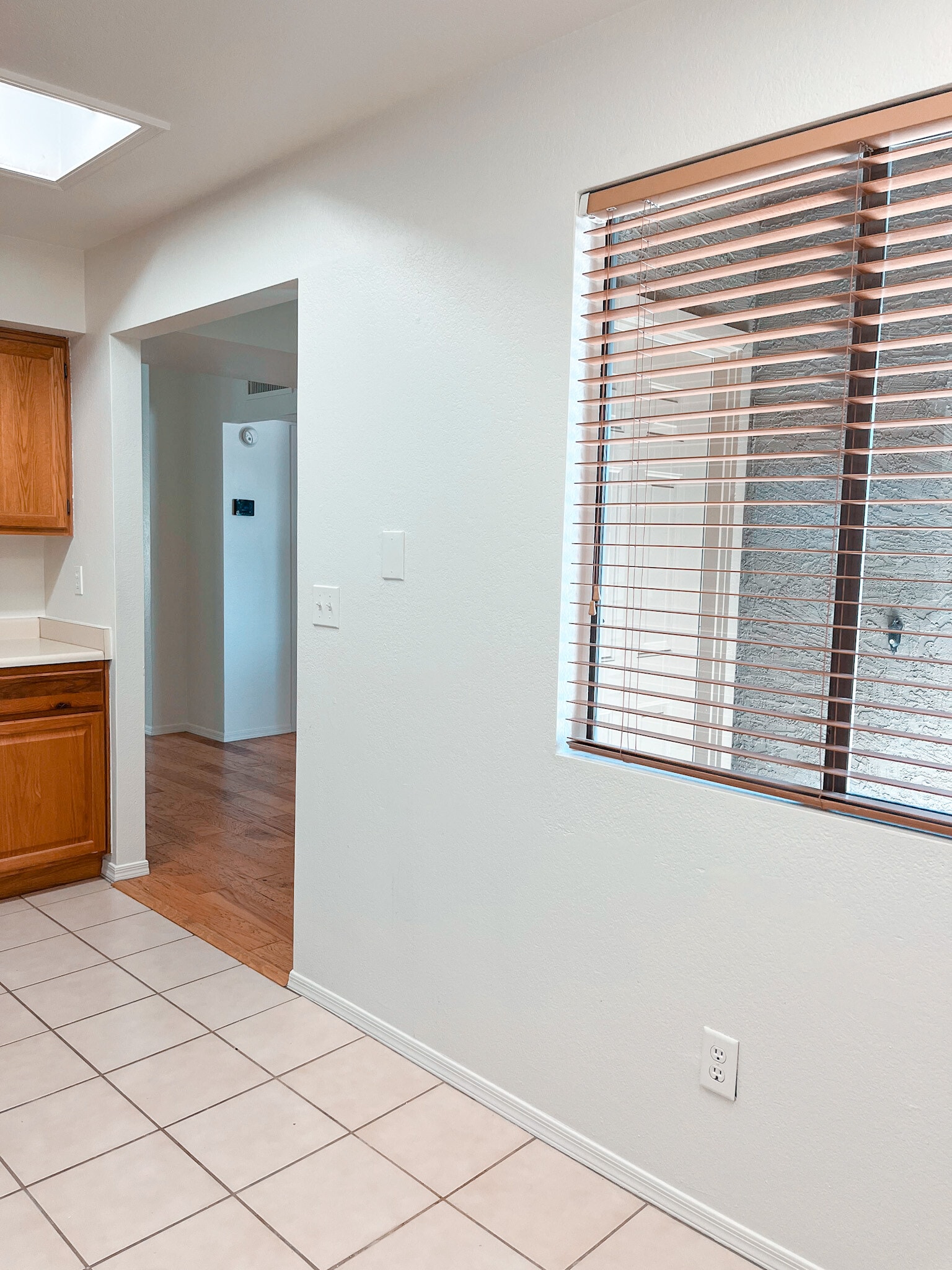 View of entry way from kitchen - 1915 N Scovel St
