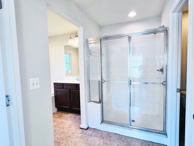 Building Photo - STAFFORD - 3 BEDROOM TOWNHOUSE - WOODSTREAM