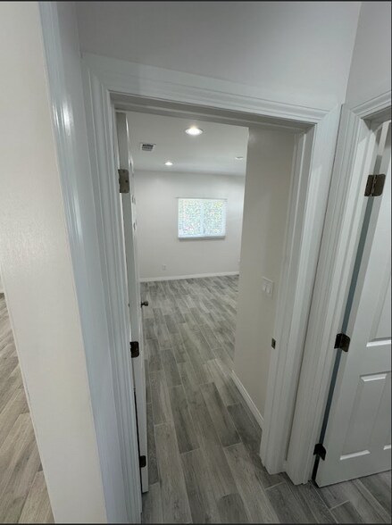 Building Photo - 4064 E 60th St