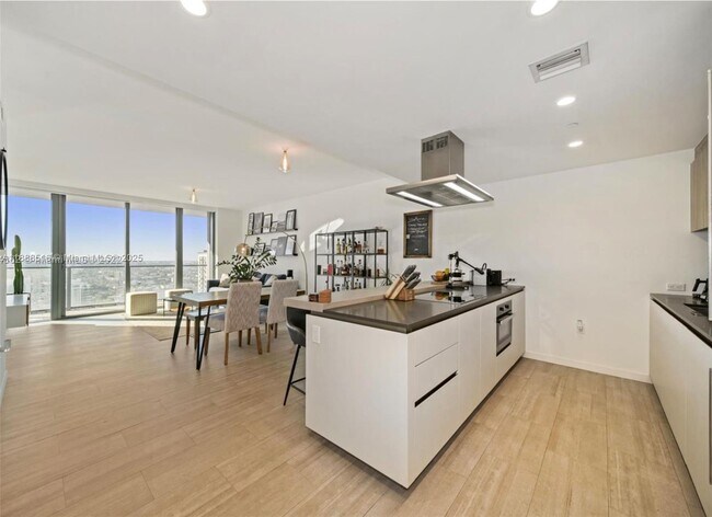 Primary Photo - 1000 Brickell Plaza