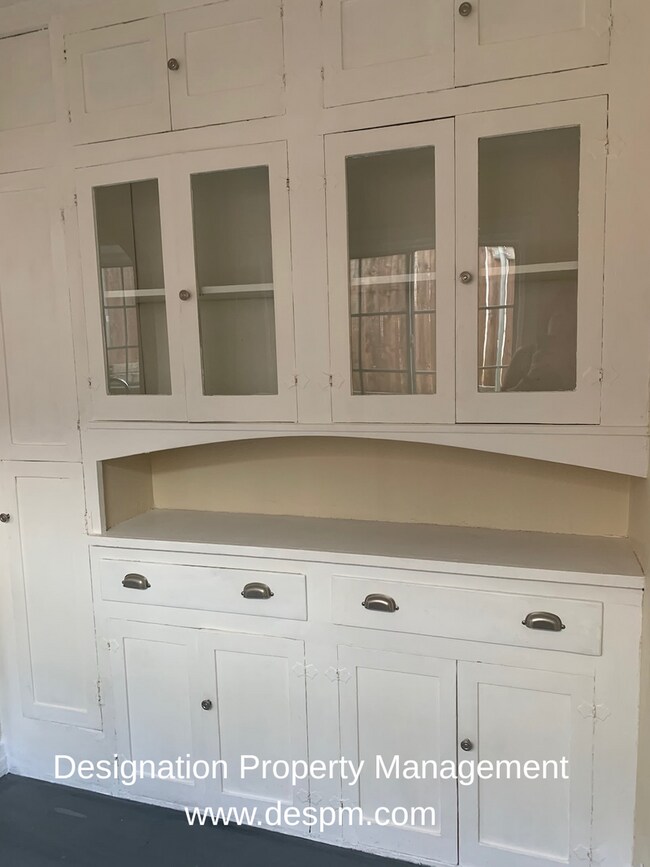 Building Photo - Roy