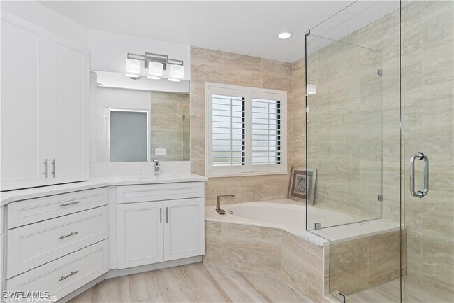Building Photo - 7048 Pelican Bay Blvd