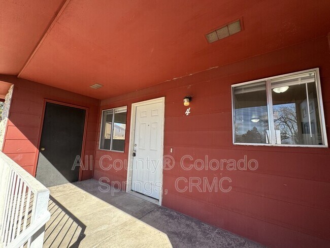 Building Photo - 1105 Cree Dr