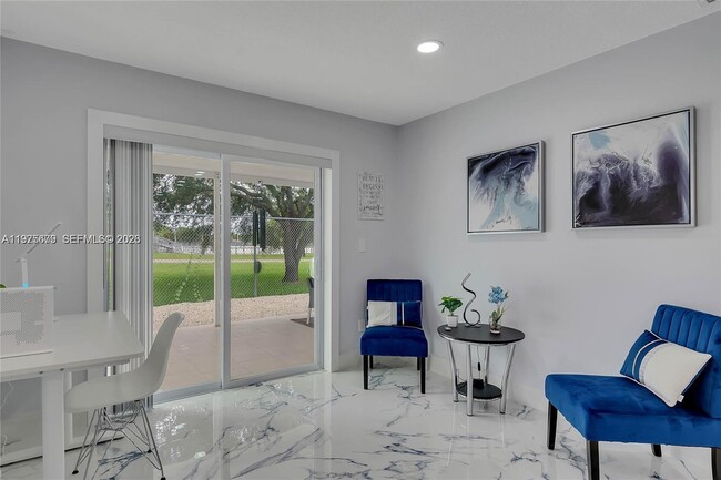 Building Photo - 895 W 39th Pl