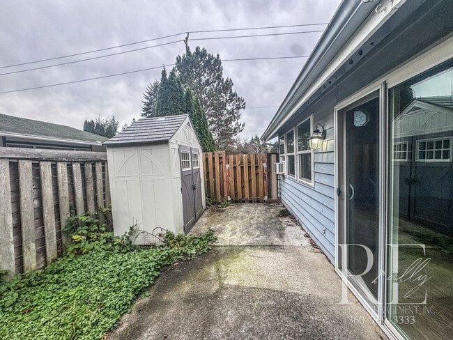 Building Photo - Charming 3-Bed Tacoma Home with Skylights & Unique Touches