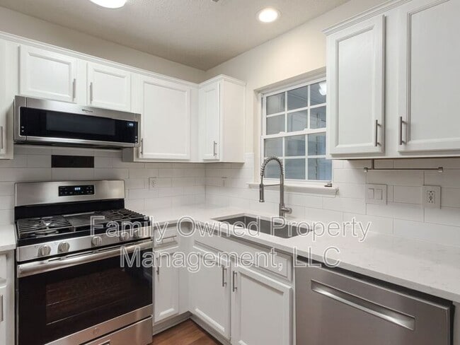 Building Photo - 502 Tree Branch Cir