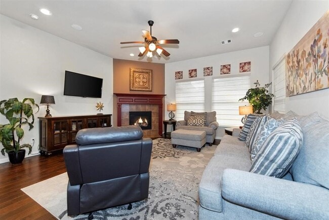 Building Photo - 8323 Floating Heart Ct