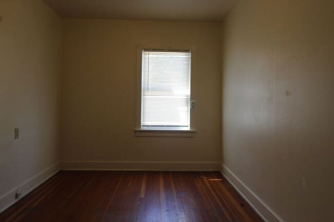 Building Photo - 814 Martin St