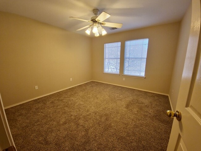 Building Photo - Enchanting 4 Bedroom home located in Plum Creek!