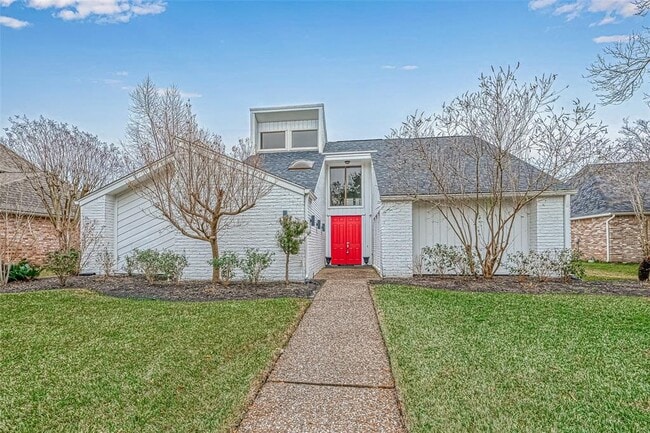 Building Photo - 915 Daria Dr