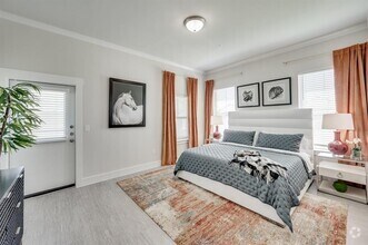Building Photo - 907 Onyx-