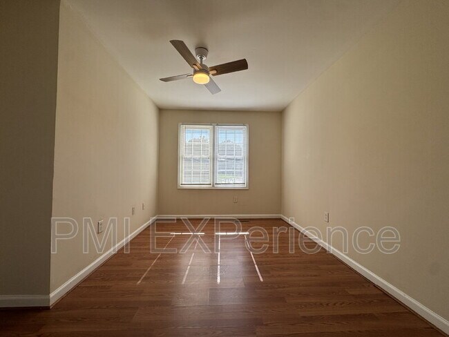 Building Photo - 2067 Chadwick Terrace
