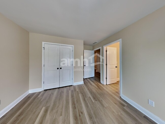 Building Photo - 333 Silver Top Dr SE