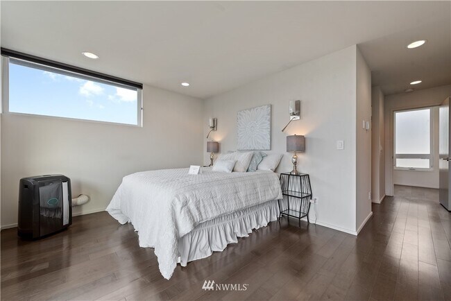 Building Photo - 2321 Boylston Ave E