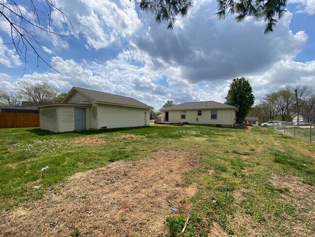 Building Photo - 2719 Knob Ct