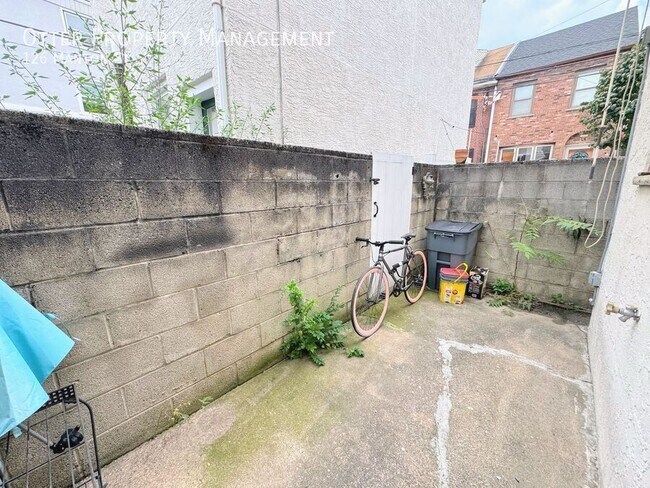 Building Photo - 126 Manton St