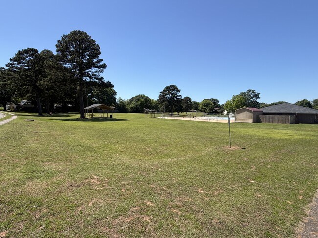 Building Photo - 215 Berkshire Cir