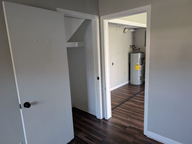 Building Photo - Spacious 2-Bedroom, 1-Bath Apartment Near Karns – Quiet Living with a Large Yard