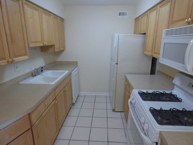 Building Photo - 1519 N Windsor Dr