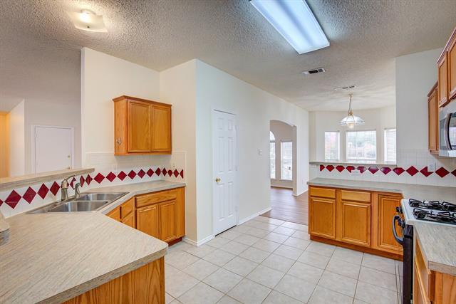 Building Photo - 4717 Woodhaven Ln