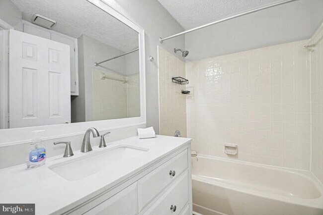 Building Photo - 11154 Summers Cove