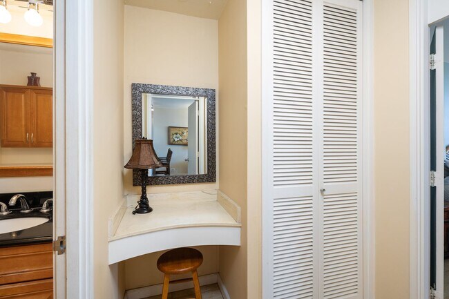 Building Photo - Cozy Marina-Front Condo – 1BR at Ilikai Ma...