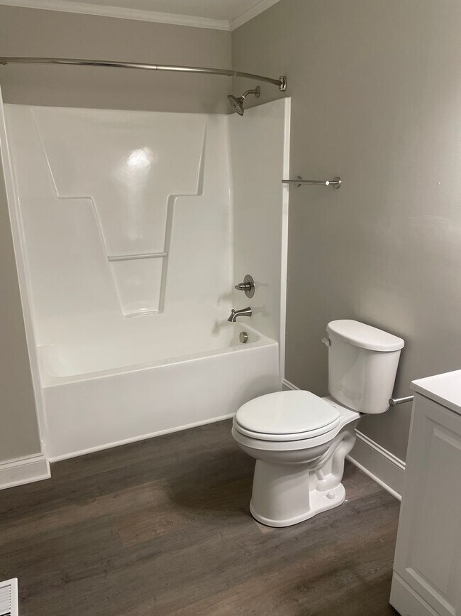 Building Photo - 417 E Twenty-Seventh St