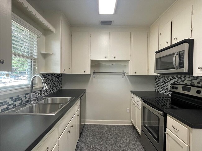 Building Photo - 303 S Audubon Ave