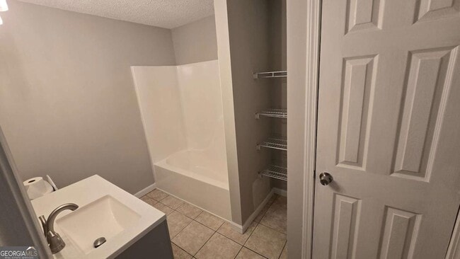 Building Photo - 3025 Mangum Dr