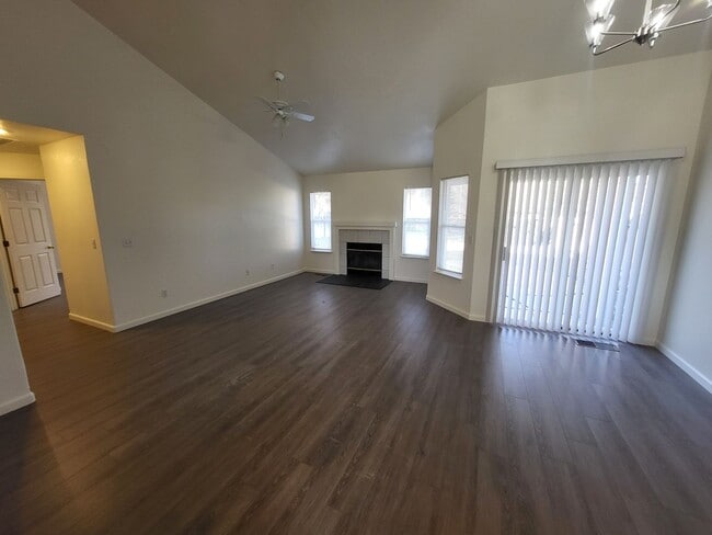 Building Photo - 246 E Gardengate Way