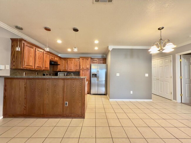Building Photo - Rental