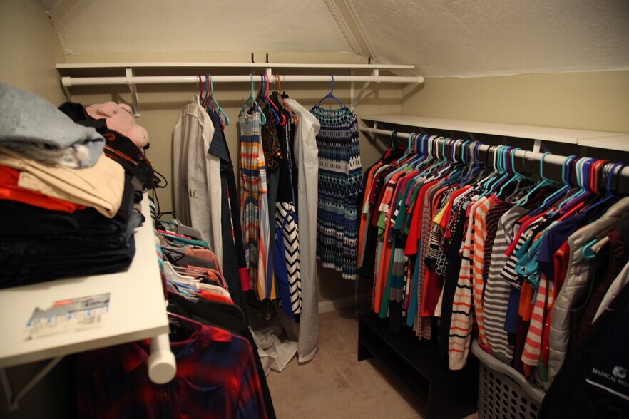 Bedroom 1 - walk-in closet - 2411 Fortune Avenue
