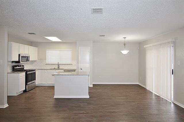 Building Photo - 300 Rosewood Ln