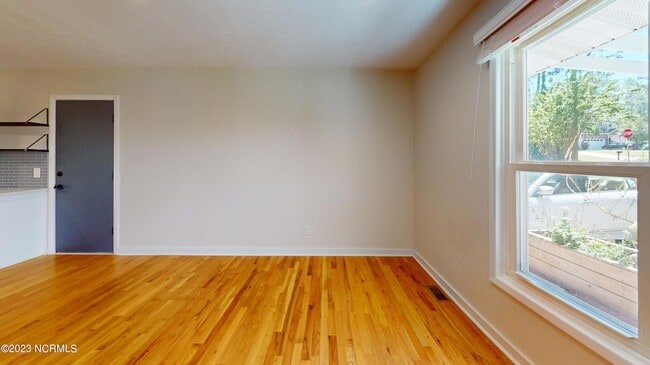 Building Photo - 505 W Rhode Island Ave