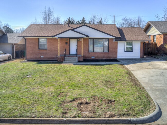 Building Photo - Remodeled bungalow near Nichols Hills