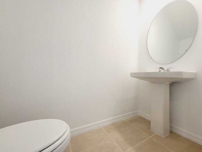 Building Photo - 3 Bedroom Townhouse  For Rent in St. Cloud, FL