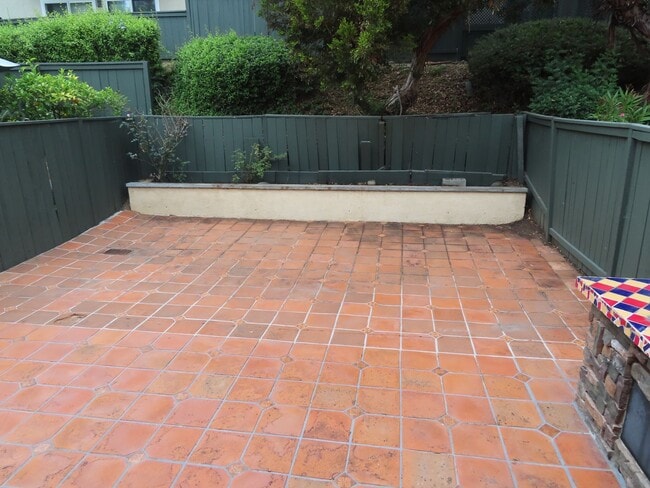 Building Photo - Three Bedroom Townhome with Two-Car Garage