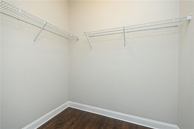 Building Photo - 1299 Linden Ct