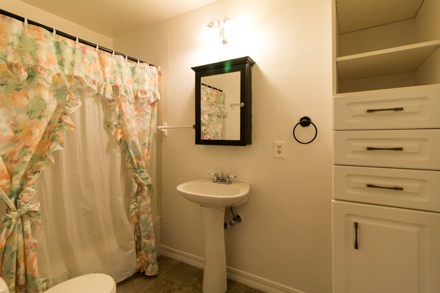 Building Photo - Great 1-Bedroom, 1-Bath Duplex With Large Bonus Room!
