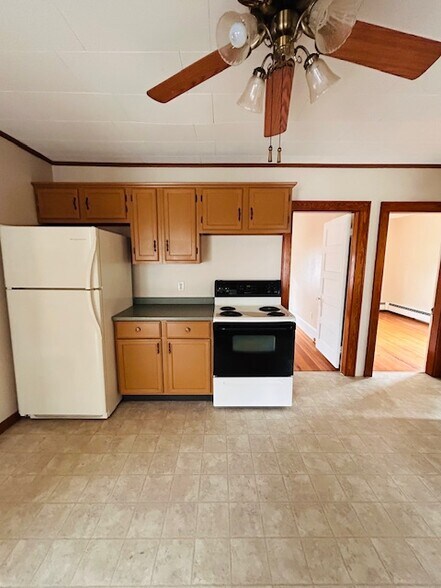 Building Photo - 4 Princeton Ave