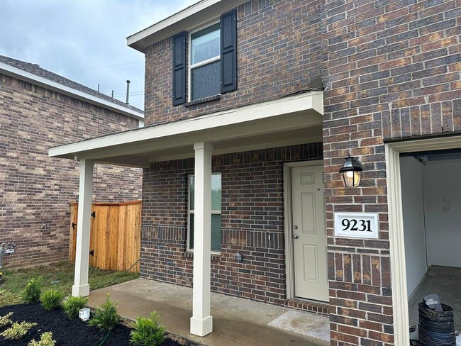 Primary Photo - 9231 Redwood Br Dr