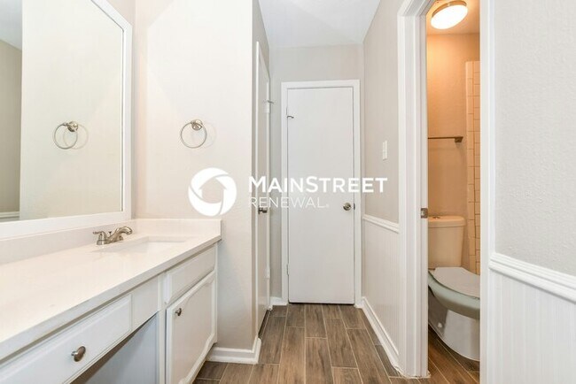 Building Photo - 4 Bedroom Pet-Friendly Home in Mesquite, TX with Main Street Renewal