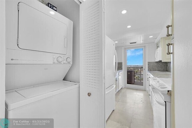 Building Photo - 2841 N Ocean Blvd