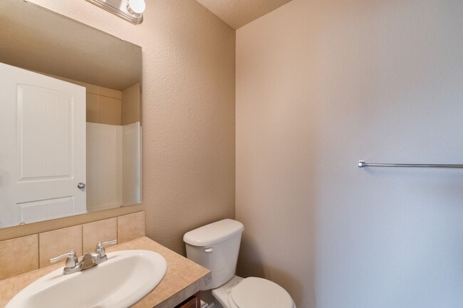 Building Photo - Beautiful condo in a great Boise location with a community pool and playground